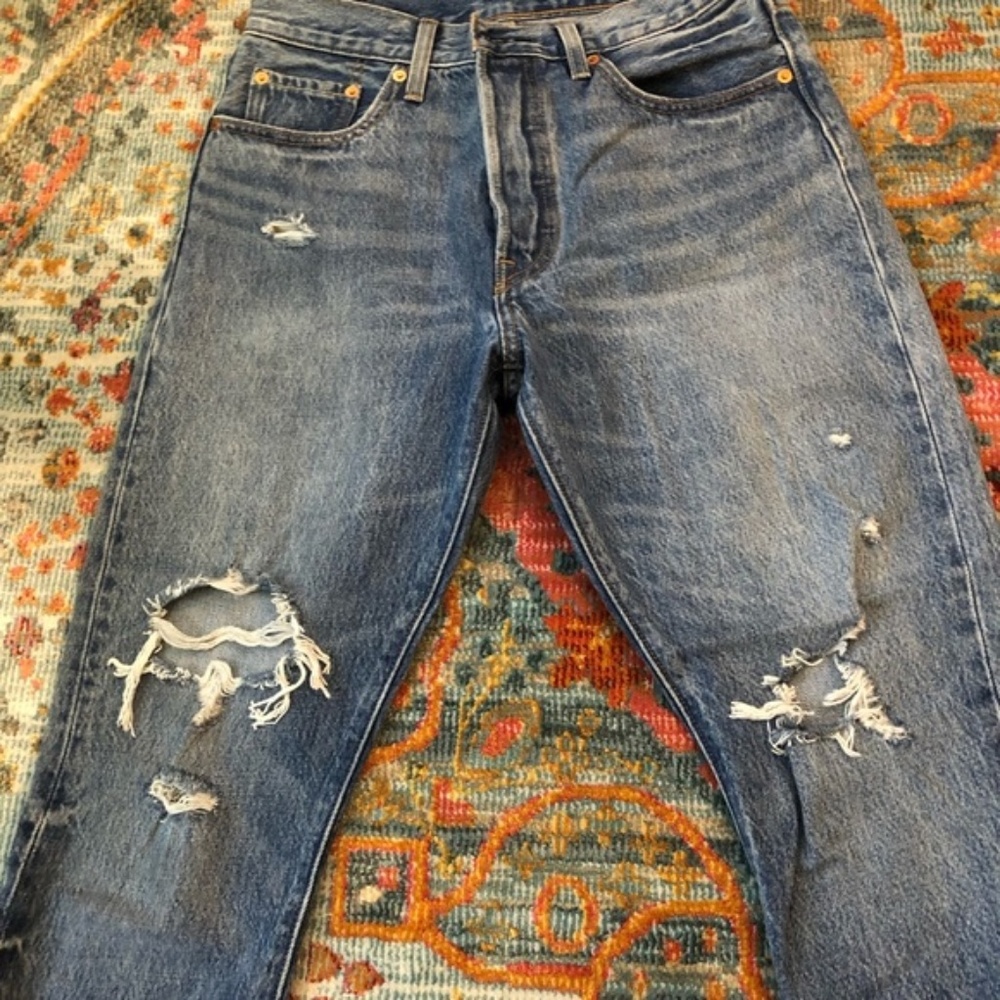 NWOT Distressed High Rise 501 Levi's *EXCLUDED - Picture 3 of 5